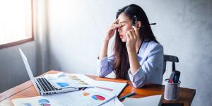 Business women with stress In the period of economic downturn With regular work