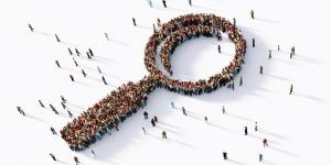 8 Local SEO Tips To Improve Local Search Rankings crowd-forming-magnifying-glass-find-small-business
