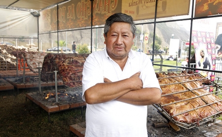 Pachamanca y chancho al palo para chuparse los dedos