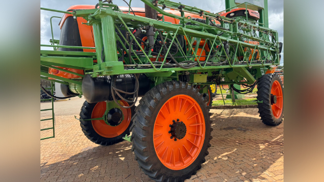 LOTE 10 - PULVERIZADOR STARA - MODELO : IMPERADOR 3100 - TRAÇÃO 4X4 - HIDRO - DESLIGA 7 SEÇÕES - CONTROLE DE VAZÃO - SUSPENSÃO PNEUMÁTICA
