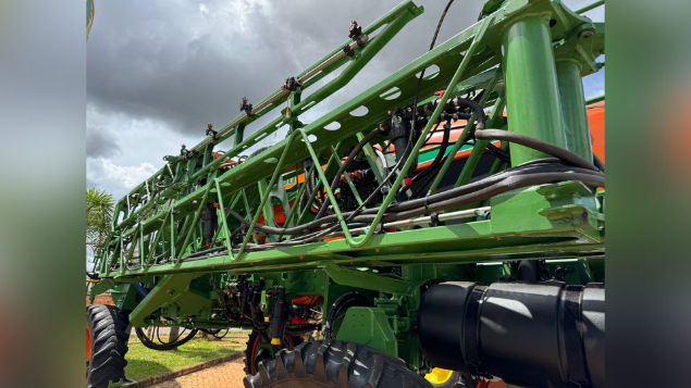 LOTE 10 - PULVERIZADOR STARA - MODELO : IMPERADOR 3100 - TRAÇÃO 4X4 - HIDRO - DESLIGA 7 SEÇÕES - CONTROLE DE VAZÃO - SUSPENSÃO PNEUMÁTICA