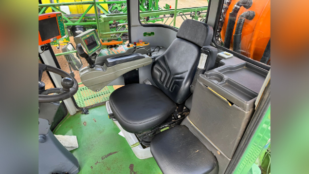 LOTE 10 - PULVERIZADOR STARA - MODELO : IMPERADOR 3100 - TRAÇÃO 4X4 - HIDRO - DESLIGA 7 SEÇÕES - CONTROLE DE VAZÃO - SUSPENSÃO PNEUMÁTICA