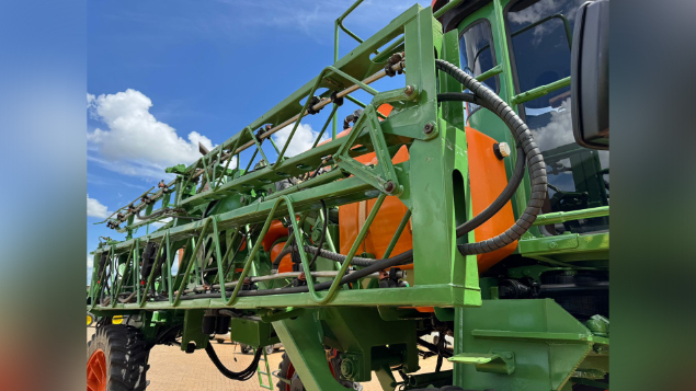 LOTE 10 - PULVERIZADOR STARA - MODELO : IMPERADOR 3100 - TRAÇÃO 4X4 - HIDRO - DESLIGA 7 SEÇÕES - CONTROLE DE VAZÃO - SUSPENSÃO PNEUMÁTICA