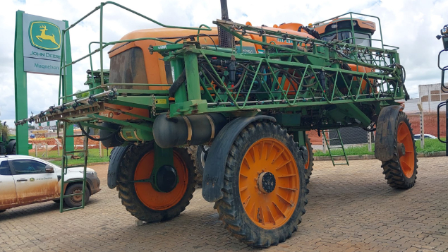 LOTE 10 - PULVERIZADOR STARA - MODELO : IMPERADOR 3100 - TRAÇÃO 4X4 - HIDRO - DESLIGA 7 SEÇÕES - CONTROLE DE VAZÃO - SUSPENSÃO PNEUMÁTICA