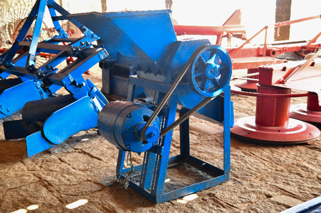 LOTE 02 - MOEDOR/TRITURADOR DE GRÃOS