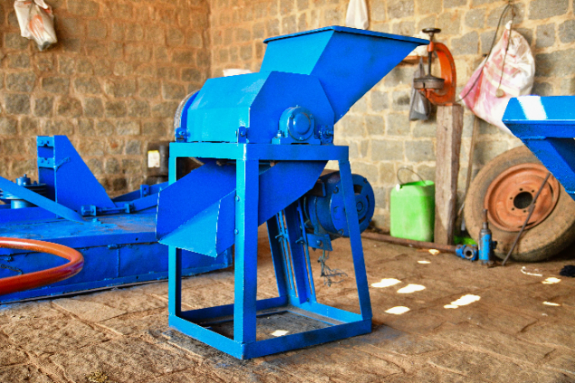 LOTE 02 - MOEDOR/TRITURADOR DE GRÃOS