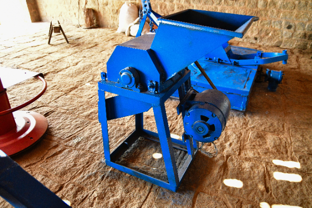 LOTE 02 - MOEDOR/TRITURADOR DE GRÃOS