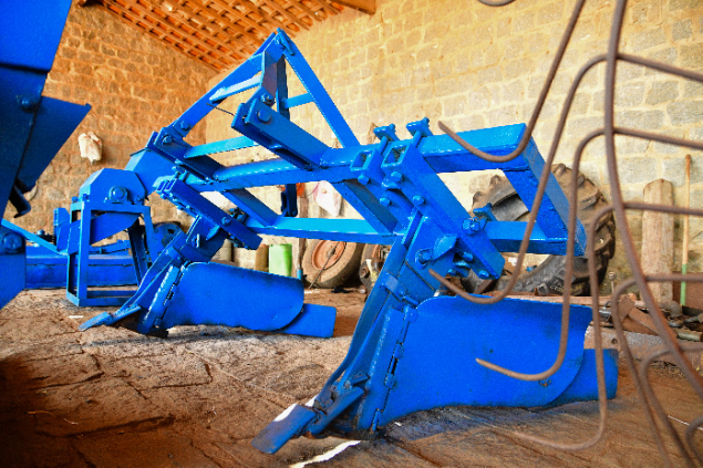 LOTE 03 - SULCADOR DE HIDRÁULICO/2 LINHAS