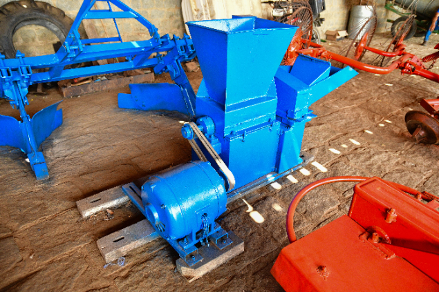 LOTE 04 - TRITURADOR/CAPIM PALMA LABOREMUS