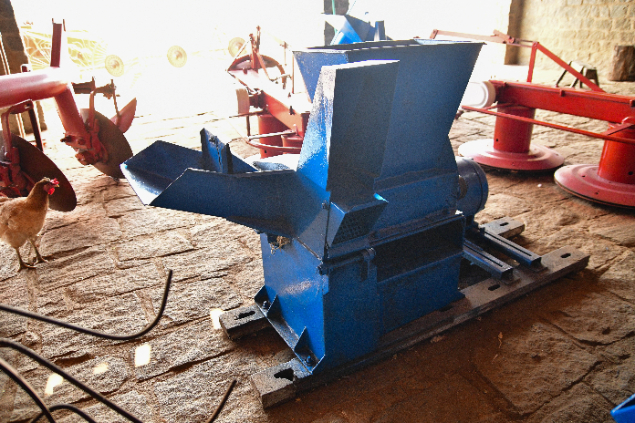 LOTE 04 - TRITURADOR/CAPIM PALMA LABOREMUS