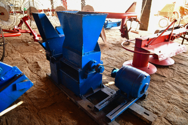 LOTE 04 - TRITURADOR/CAPIM PALMA LABOREMUS