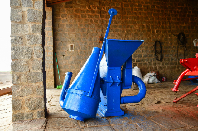 LOTE 05 - PICADOR/TRITURADOR FORRAGEIRO/MULTI SAÍDAS