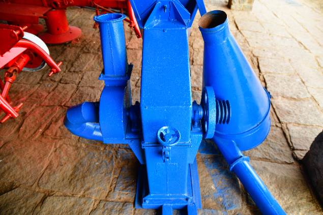 LOTE 05 - PICADOR/TRITURADOR FORRAGEIRO/MULTI SAÍDAS