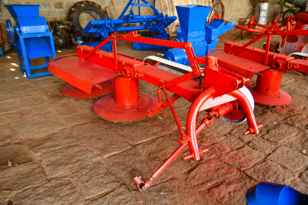 LOTE 07 - SEGADEIRA DE DISCOS LAVRALE - 2 DISCOS