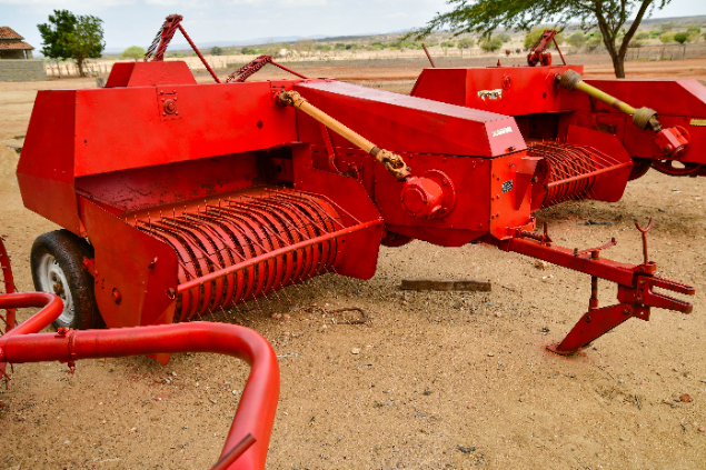 LOTE 12A - ENFARDADEIRA PARA FENOS QUADRADOS