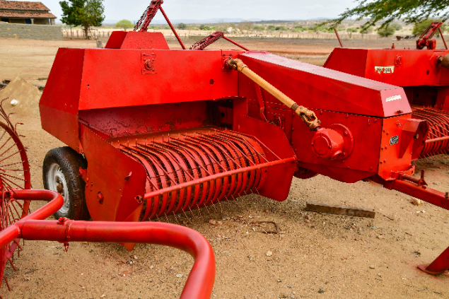 LOTE 12A - ENFARDADEIRA PARA FENOS QUADRADOS