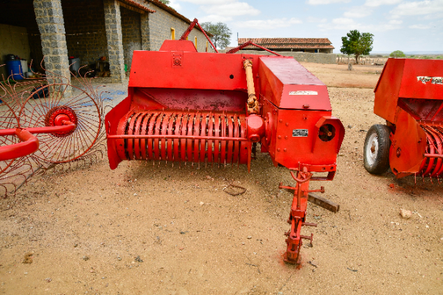 LOTE 12A - ENFARDADEIRA PARA FENOS QUADRADOS