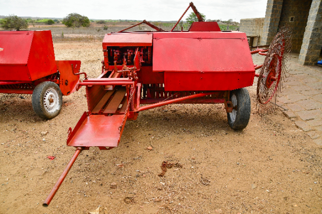 LOTE 12A - ENFARDADEIRA PARA FENOS QUADRADOS