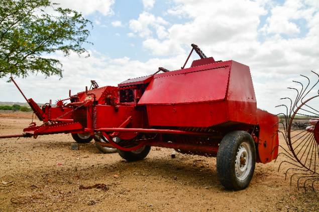 LOTE 12A - ENFARDADEIRA PARA FENOS QUADRADOS