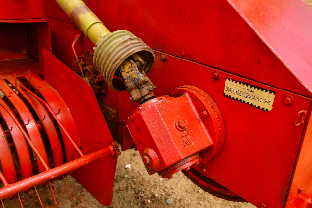 LOTE 14 - ENFARDADEIRA PARA FENOS QUADRADOS