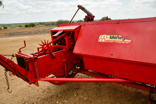 LOTE 14 - ENFARDADEIRA PARA FENOS QUADRADOS