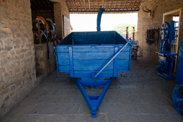 LOTE 15 - CARRETA 1 EIXO COM PICADOR ACOPLADO