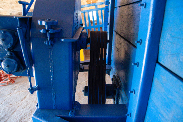 LOTE 15 - CARRETA 1 EIXO COM PICADOR ACOPLADO