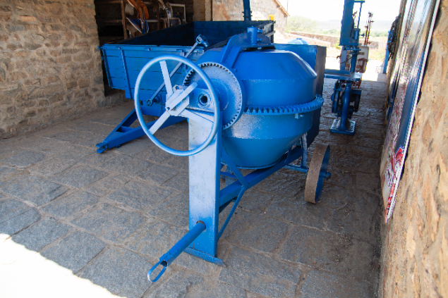 LOTE 18 - BETORNEIRA ELÉTRICA / MOTOR TRIFÁSICO