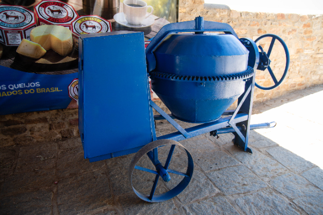 LOTE 18 - BETORNEIRA ELÉTRICA / MOTOR TRIFÁSICO