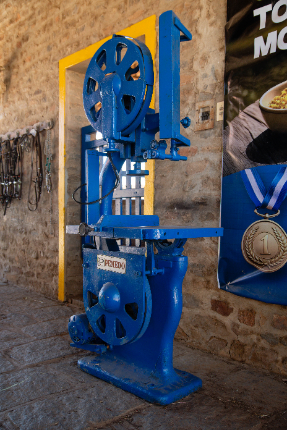 LOTE 19 - SERRA FITA VERTICAL / MOTOR TRIFÁSICO