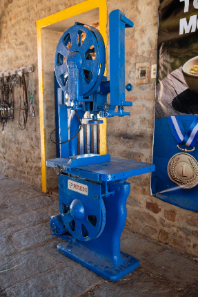 LOTE 19 - SERRA FITA VERTICAL / MOTOR TRIFÁSICO