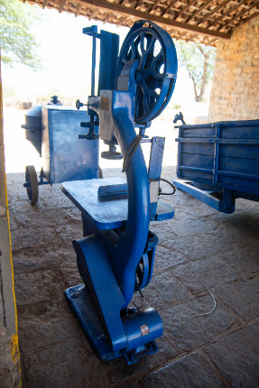 LOTE 19 - SERRA FITA VERTICAL / MOTOR TRIFÁSICO