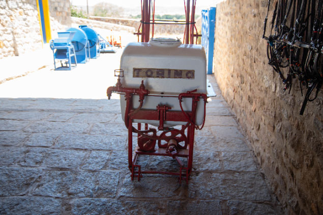 LOTE 20 - PULVERIZADOR DE BARAS / HIDRAULICO / AC MEC