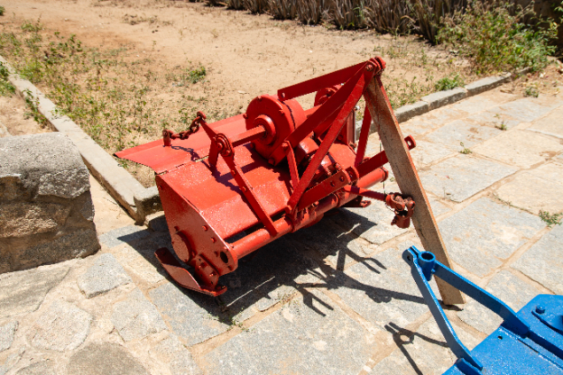 LOTE 25 - ENXADA ROTATIVA LAVRALE / ROBUSTA