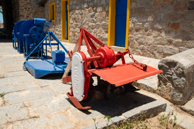 LOTE 25 - ENXADA ROTATIVA LAVRALE / ROBUSTA