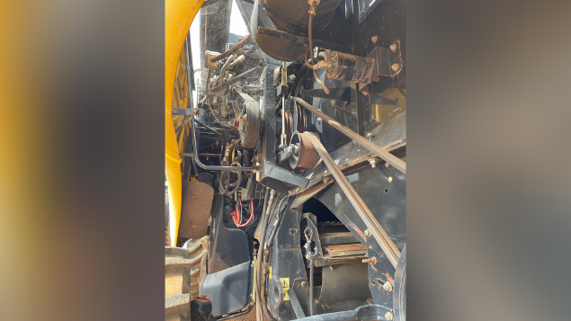 LOTE 040 - COLHEITADEIRA NEW HOLLAND MODELO CR9060 ANO 2013