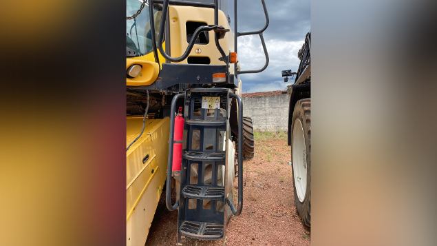 LOTE 040 - COLHEITADEIRA NEW HOLLAND MODELO CR9060 ANO 2013