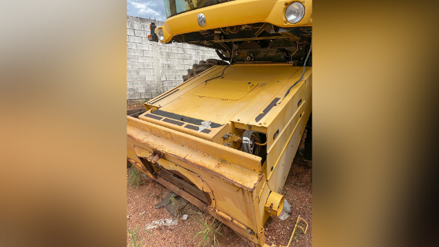 LOTE 040 - COLHEITADEIRA NEW HOLLAND MODELO CR9060 ANO 2013