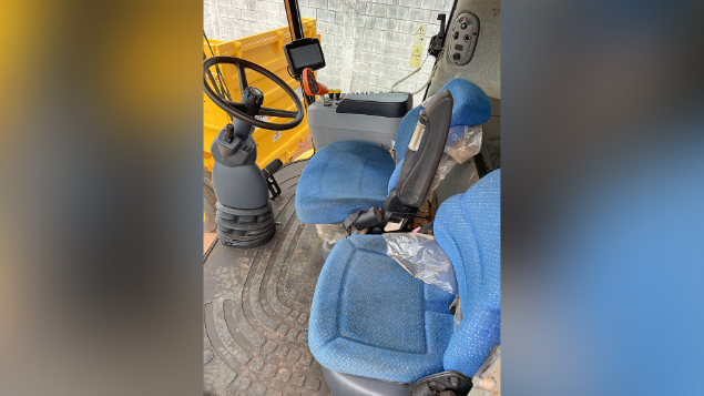 LOTE 040 - COLHEITADEIRA NEW HOLLAND MODELO CR9060 ANO 2013