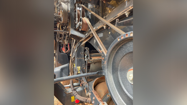 LOTE 040 - COLHEITADEIRA NEW HOLLAND MODELO CR9060 ANO 2013