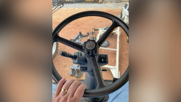 LOTE 040 - COLHEITADEIRA NEW HOLLAND MODELO CR9060 ANO 2013