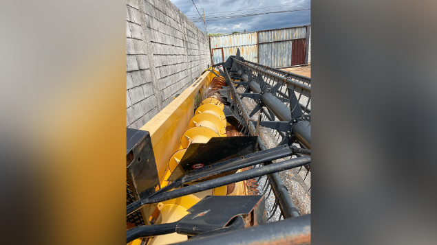 LOTE 040 - COLHEITADEIRA NEW HOLLAND MODELO CR9060 ANO 2013