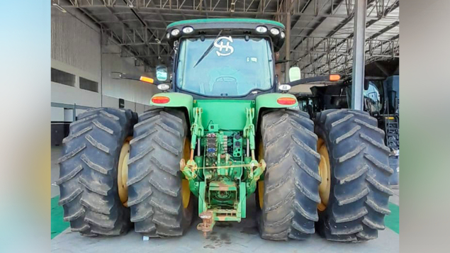 LOTE 001 - TRATOR JOHN DEERE TR 8335 ROD DUPLO SEM ILS ANO 2013