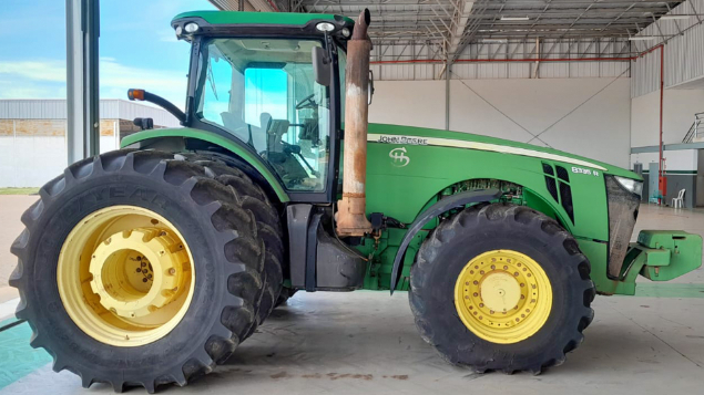 LOTE 001 - TRATOR JOHN DEERE TR 8335 ROD DUPLO SEM ILS ANO 2013