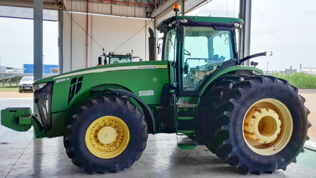 LOTE 001 - TRATOR JOHN DEERE TR 8335 ROD DUPLO SEM ILS ANO 2013