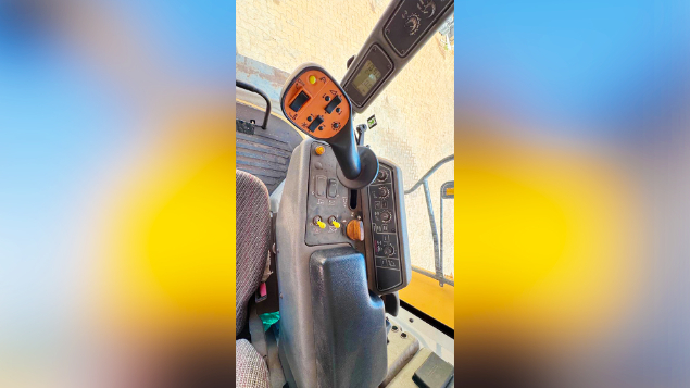 LOTE 005 - COLHEITADEIRA BC 7500 ANO 2012