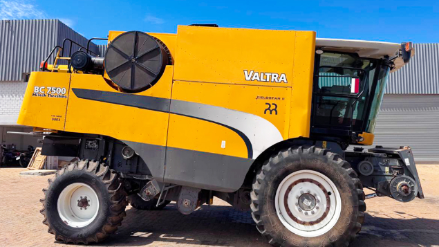 LOTE 005 - COLHEITADEIRA BC 7500 ANO 2012