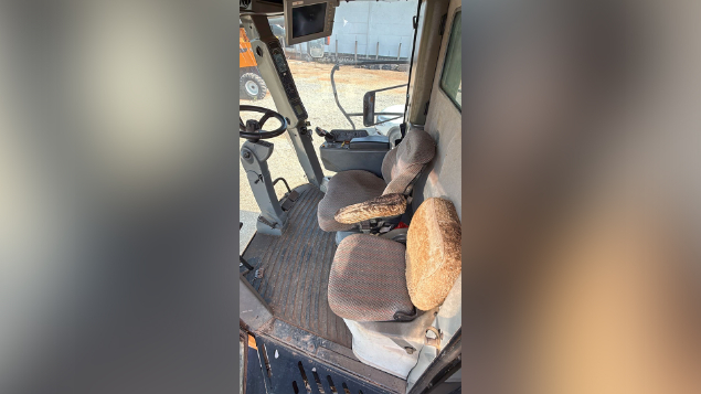 LOTE 004 - COLHEITADEIRA VALTRA BC 7500 ANO 2012