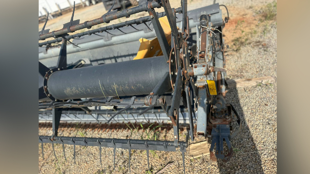 LOTE 004 - COLHEITADEIRA VALTRA BC 7500 ANO 2012