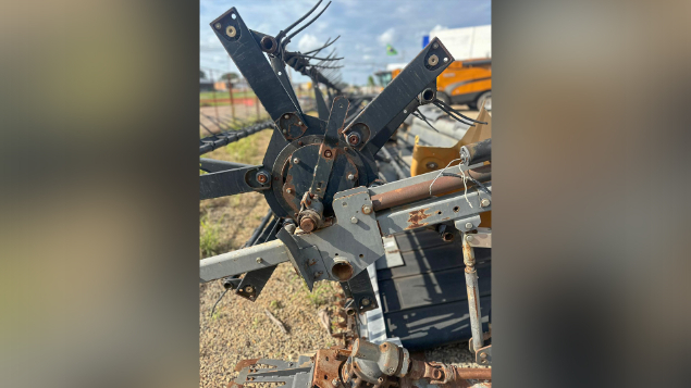 LOTE 004 - COLHEITADEIRA VALTRA BC 7500 ANO 2012